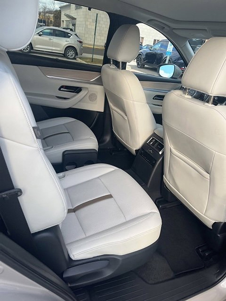 Used 2024 MAZDA CX-90 Plug-In Hybrid w/ Premium Plus image 11