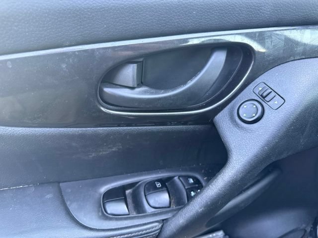 Used 2020 Nissan Rogue S FWD image 7