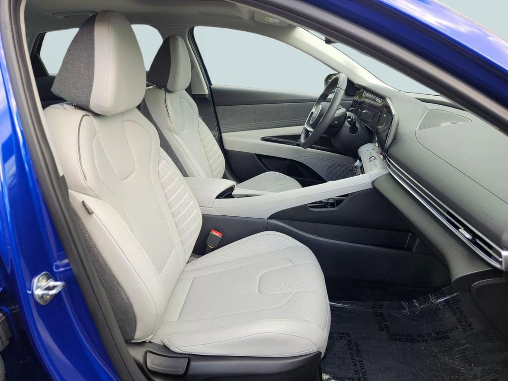 Certified 2025 Hyundai Elantra Limited w/ Cargo Package image 30