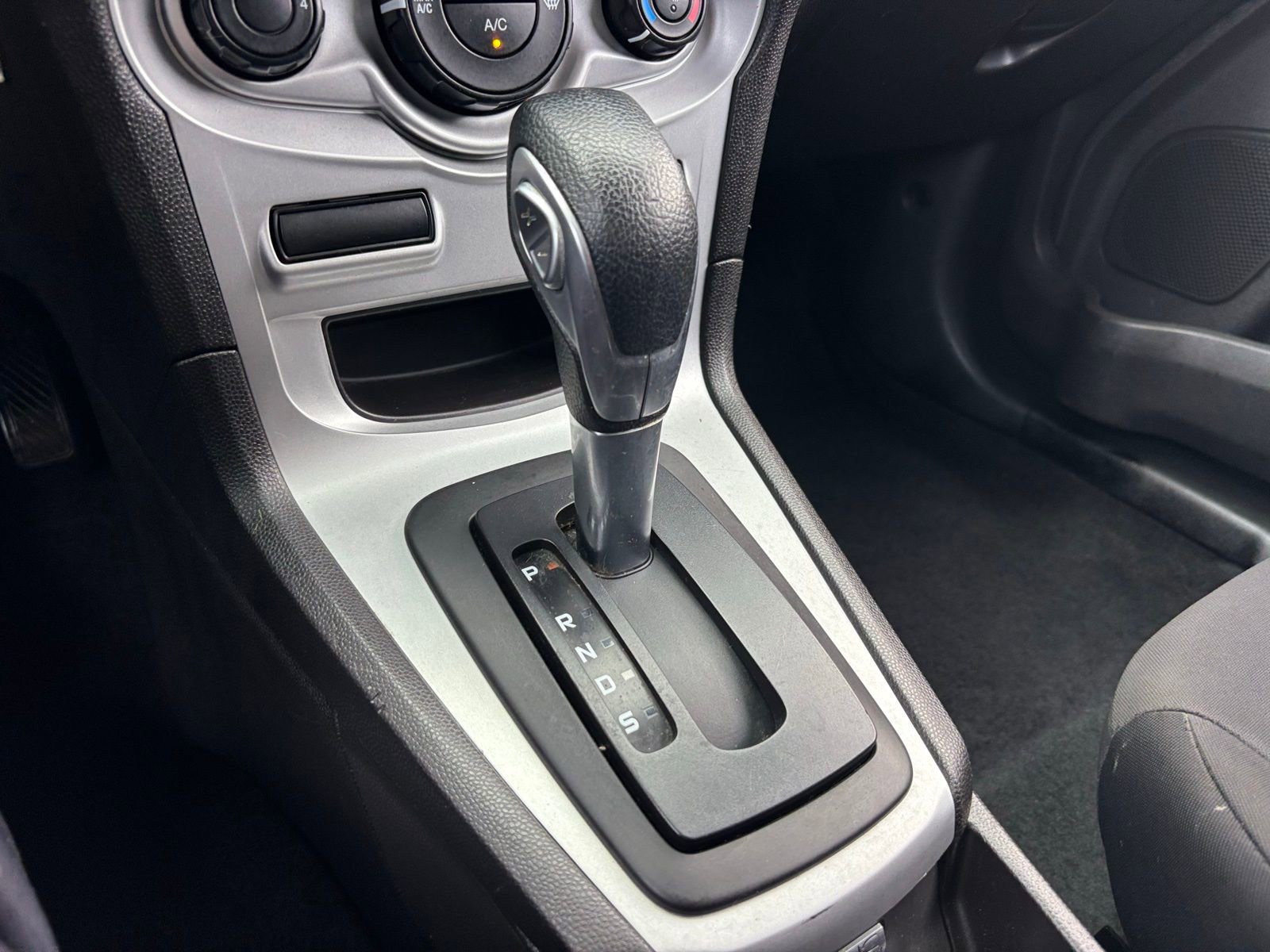 Used 2014 Ford Fiesta SE FWD image 25