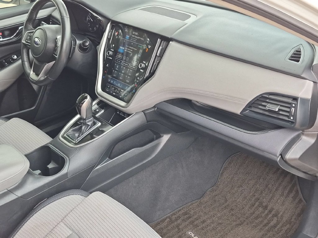 Used 2025 Subaru Outback Premium AWD/4WD image 32
