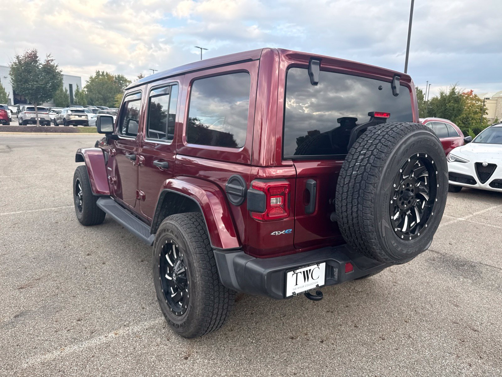 Used 2021 Jeep Wrangler Unlimited Sahara w/ Cold Weather Group AWD/4WD image 7