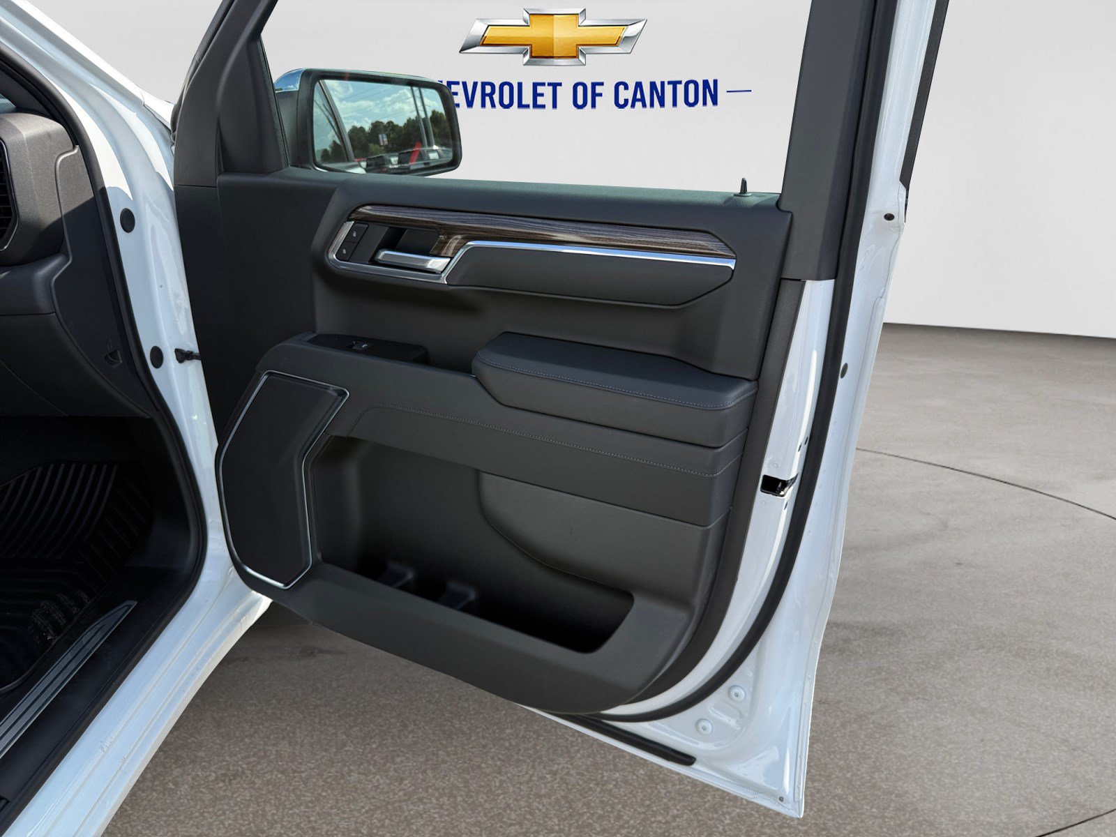 Used 2026 Chevrolet Silverado 1500 LT AWD/4WD image 14