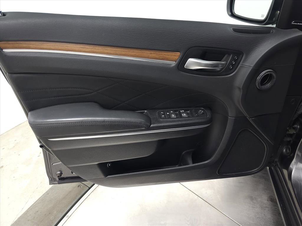 Used 2016 Chrysler 300 C Platinum w/ Safetytec Plus Group image 12