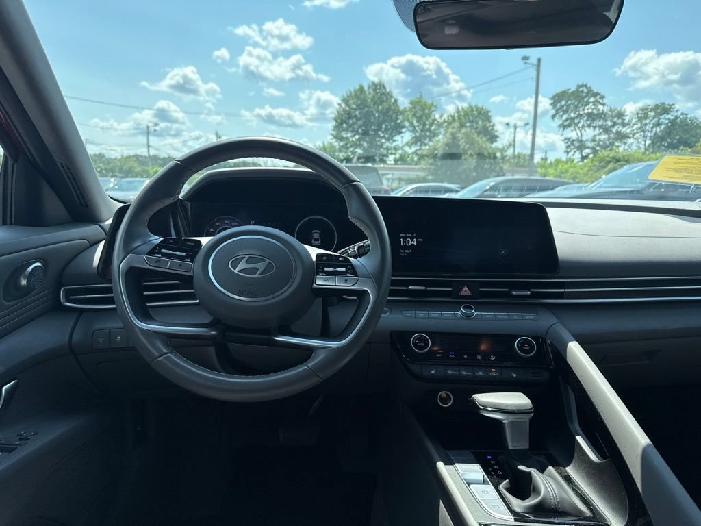 Used 2025 Hyundai Elantra SEL FWD image 21