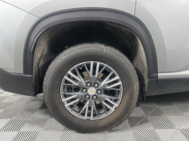 Used 2024 Chevrolet Traverse LT image 11