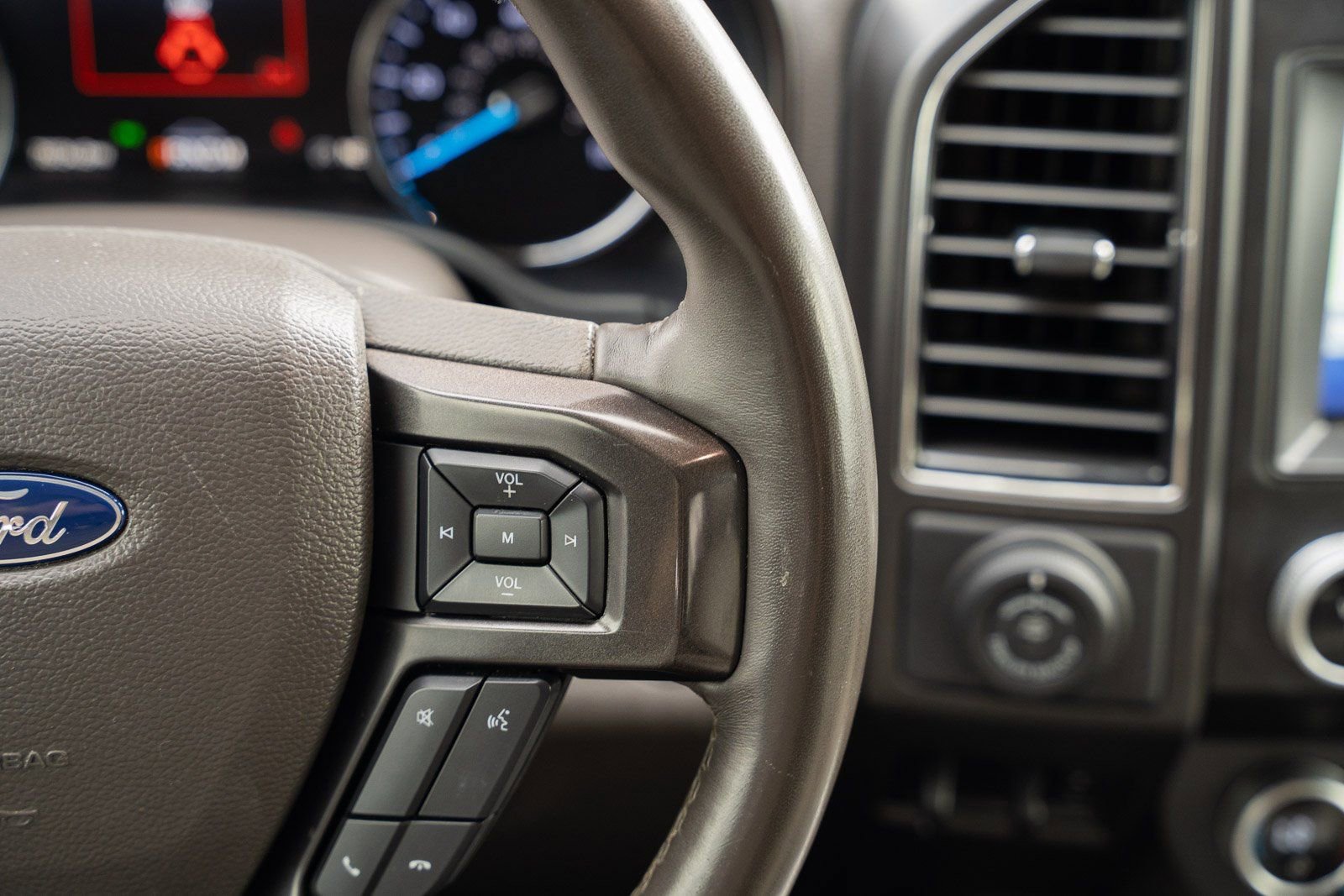 Certified 2021 Ford Expedition Limited image 32