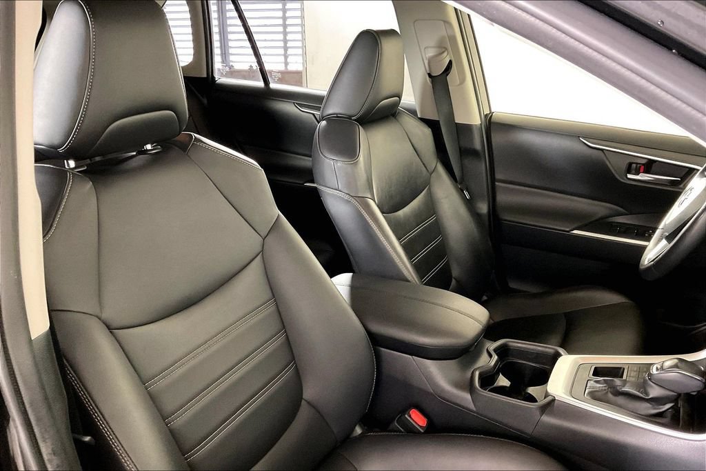 Used 2019 Toyota RAV4 XLE Premium w/ Cold Weather Package AWD/4WD image 6