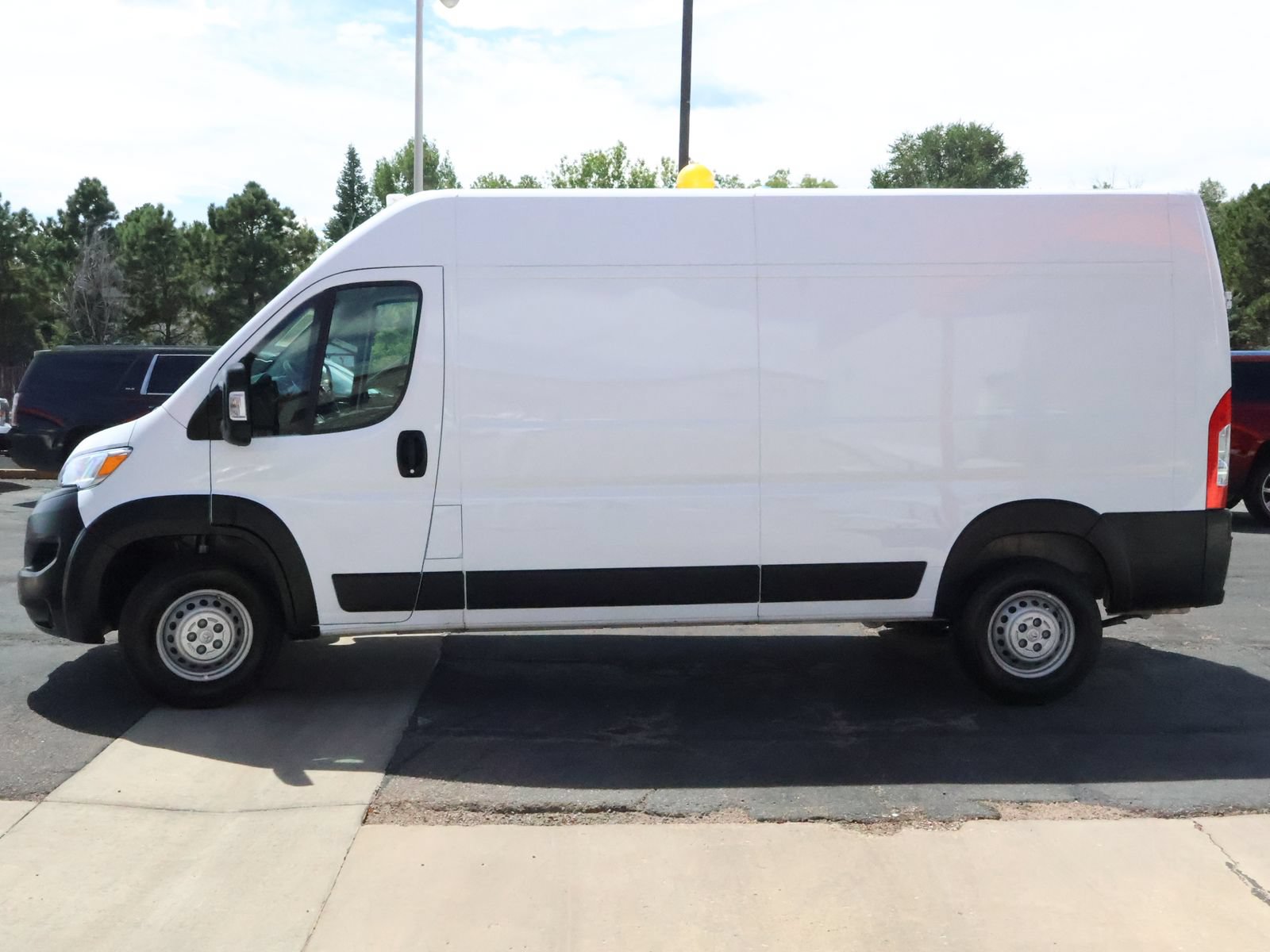 Used 2025 RAM ProMaster 2500 w/ Convenience Group FWD image 15