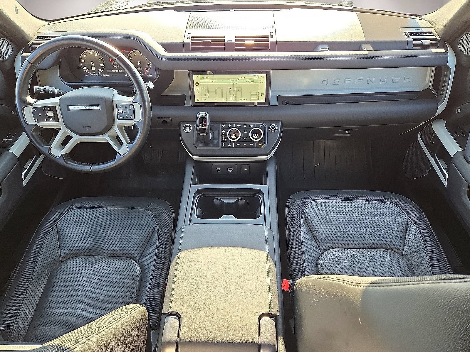 Used 2024 Land Rover Defender 110 X-Dynamic SE AWD/4WD image 16