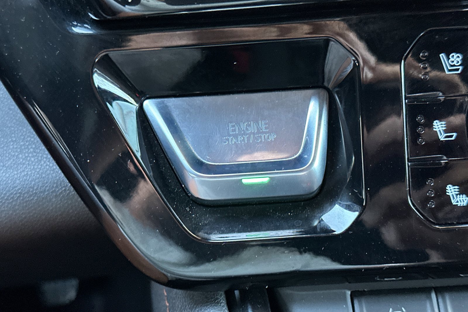 Certified 2025 GMC Sierra 1500 AT4 AWD/4WD image 22