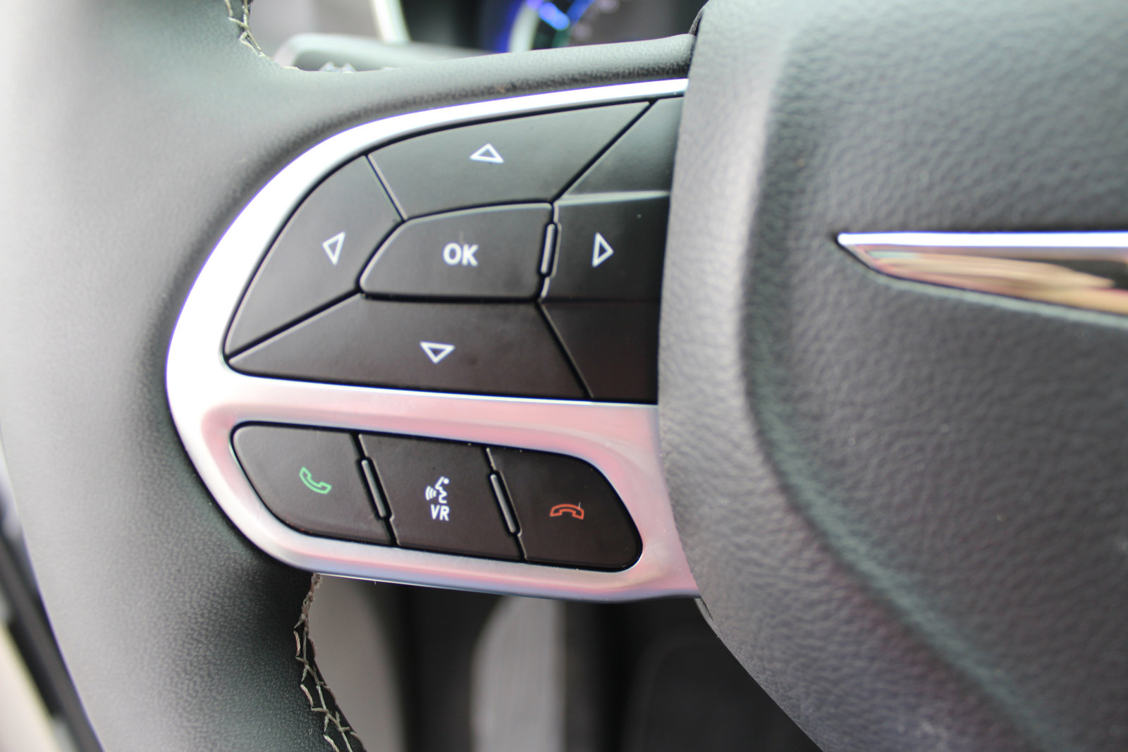 Used 2024 Chrysler Pacifica Select image 29