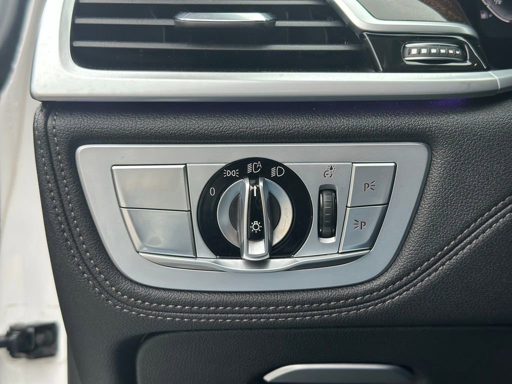 Used 2022 BMW 750i xDrive w/ Autobahn Package image 33
