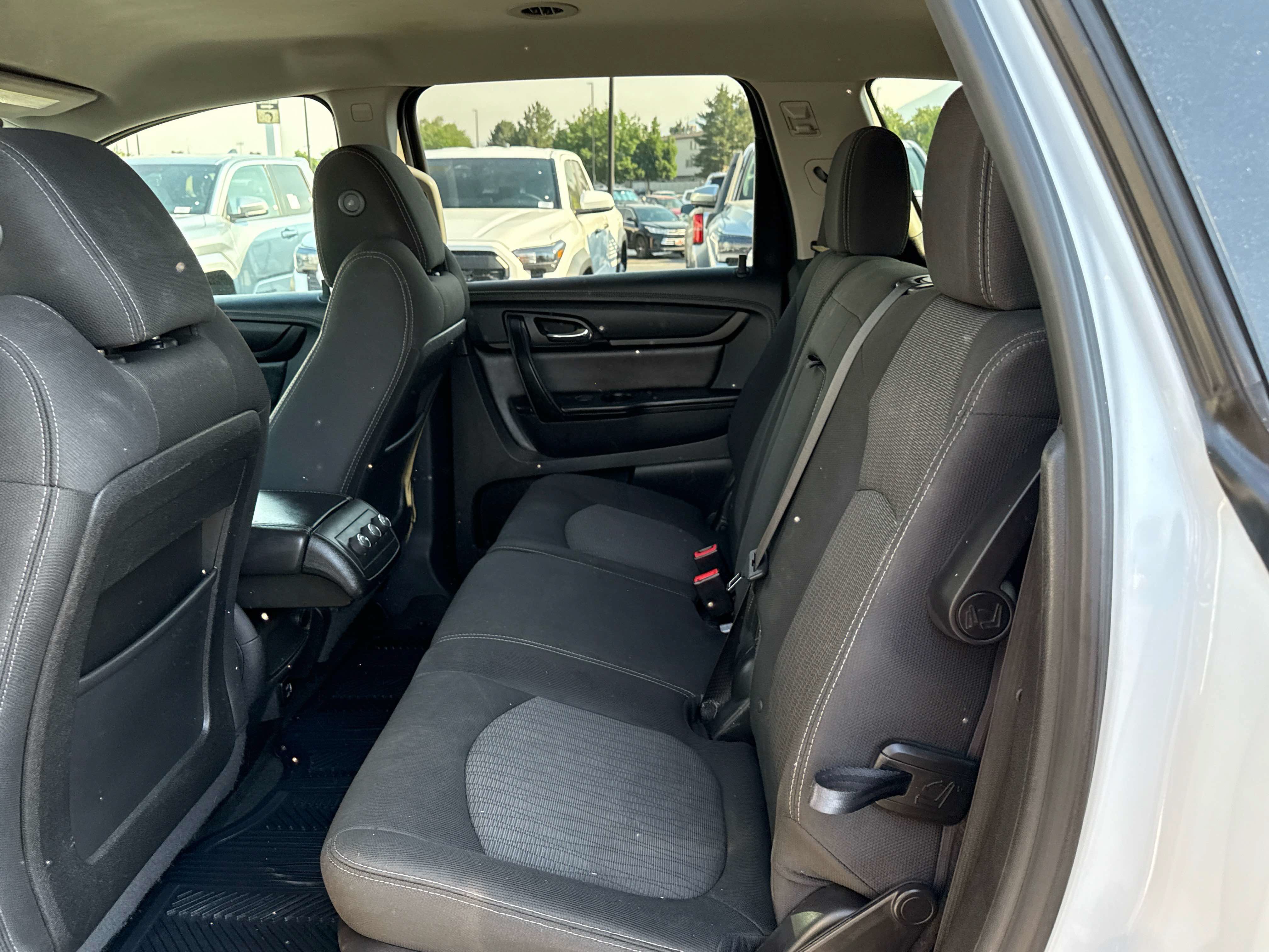 Used 2017 Chevrolet Traverse LT FWD image 13