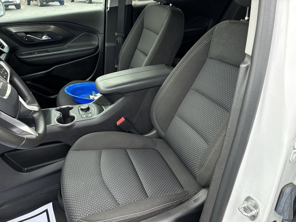 Used 2024 GMC Terrain SLE w/ Driver Convenience Package image 11