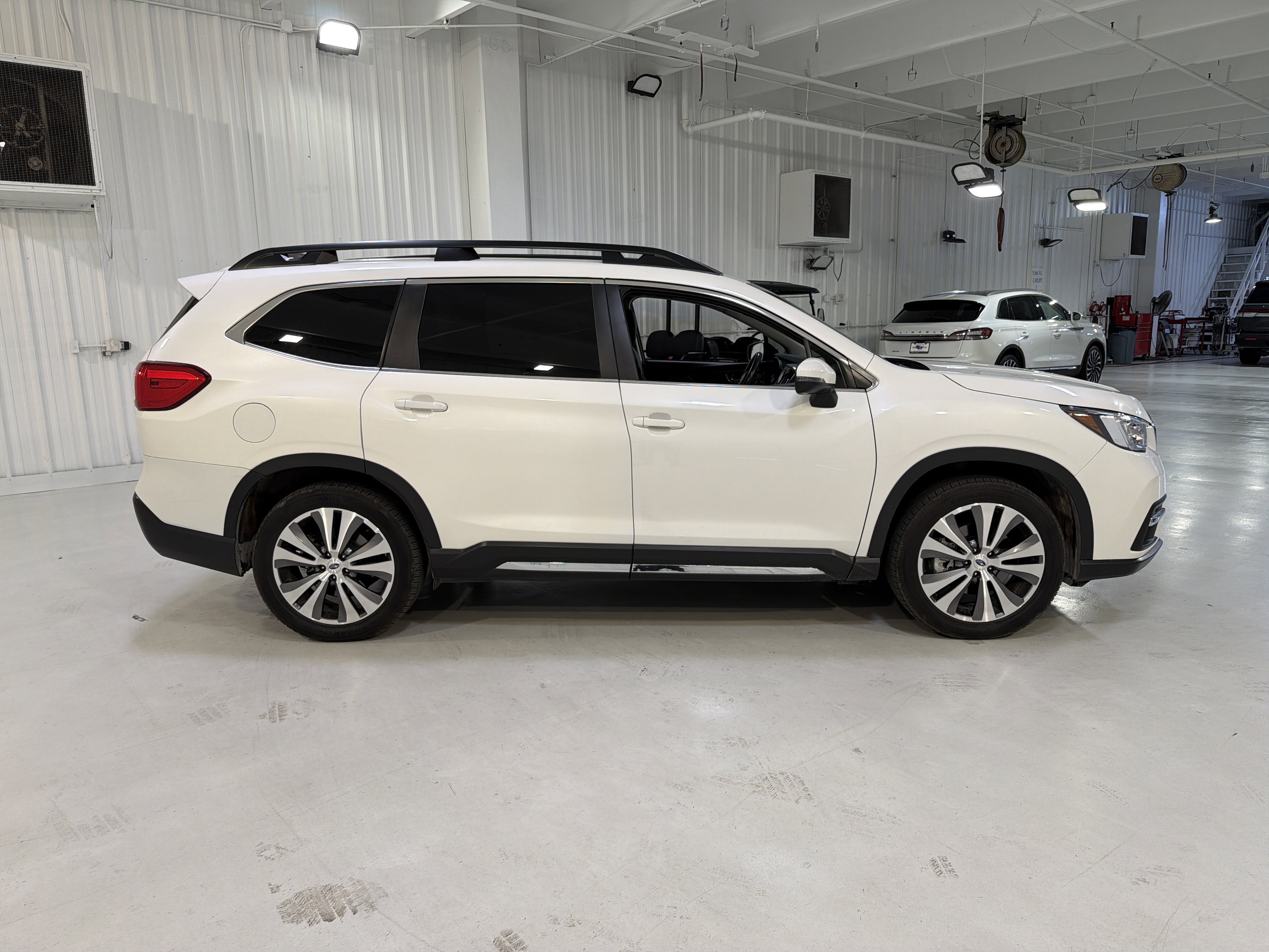 Used 2022 Subaru Ascent Limited w/ Technology Package image 6