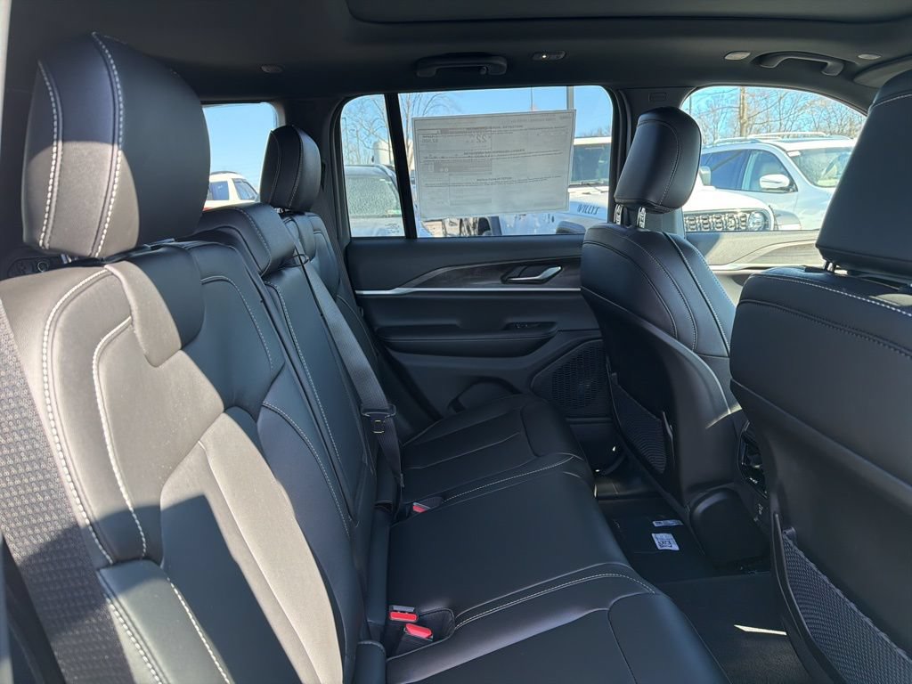 New 2025 Jeep Grand Cherokee Limited AWD/4WD image 9