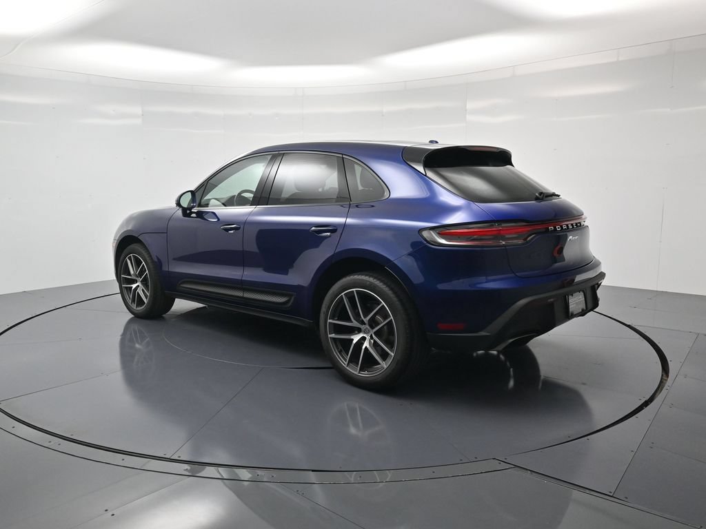 Certified 2023 Porsche Macan AWD/4WD image 3