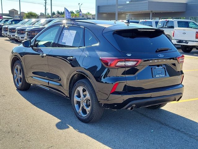 Used 2023 Ford Escape ST-Line w/ Tech Pack #1 AWD/4WD image 3