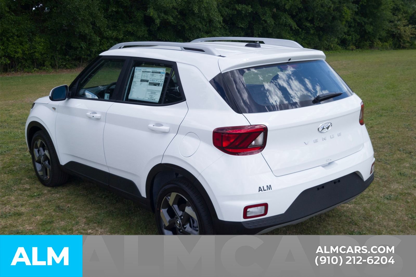 Certified 2025 Hyundai Venue SEL image 9