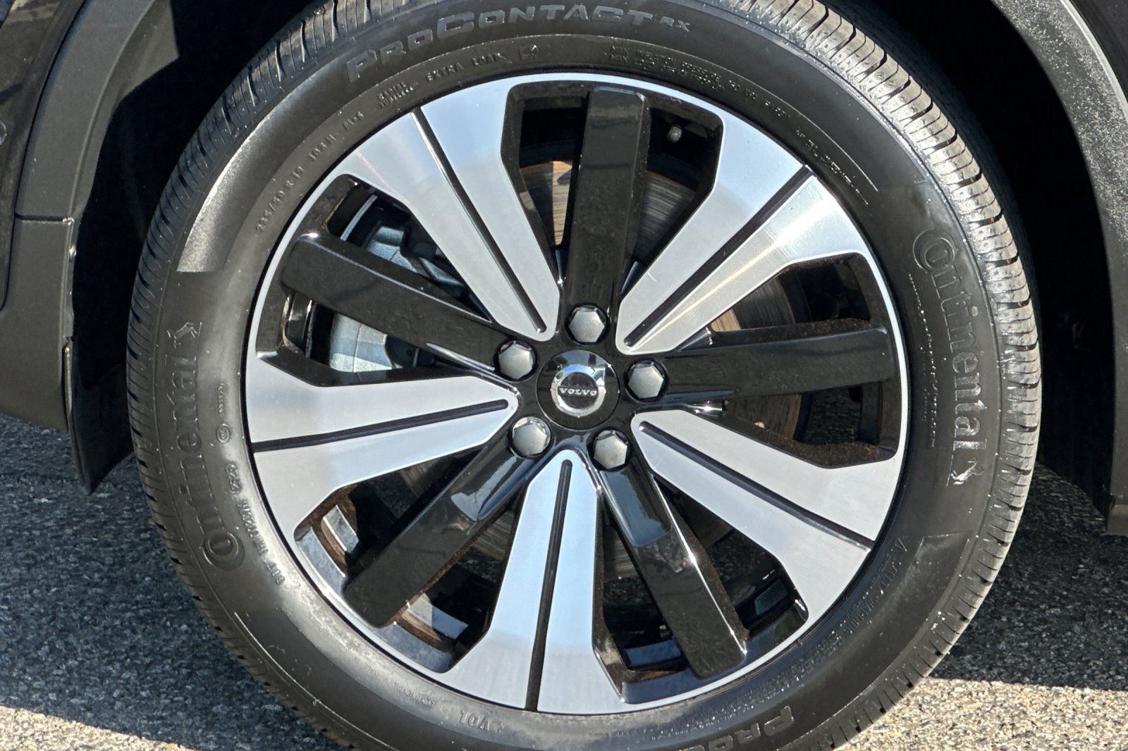 Certified 2023 Volvo XC40 Recharge Plus w/ Protection Package Premier AWD/4WD image 33