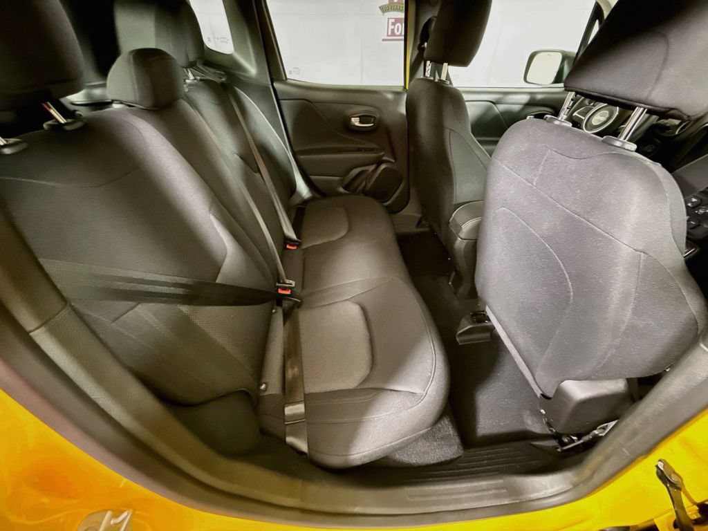Used 2023 Jeep Renegade Latitude AWD/4WD image 29
