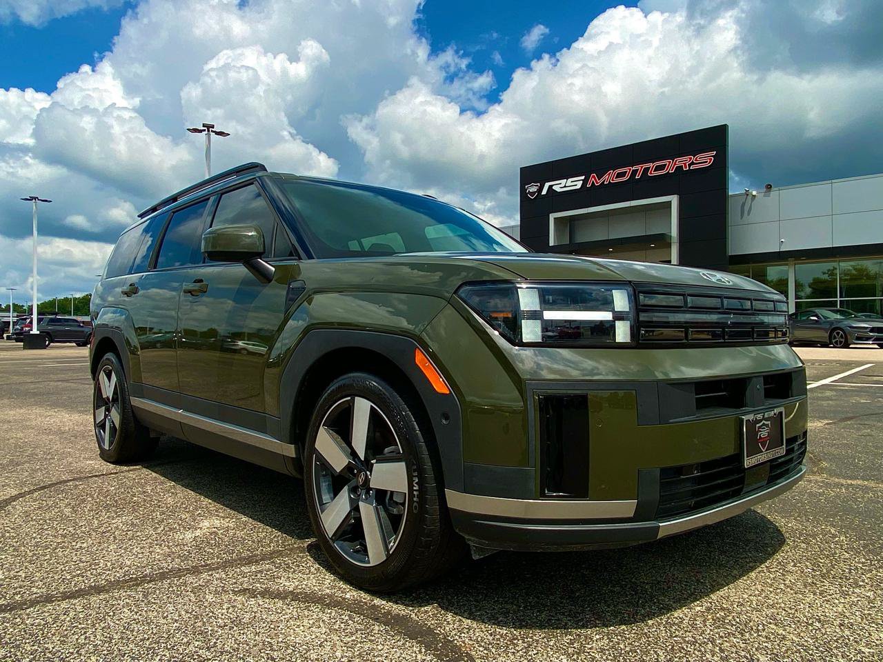 Used 2024 Hyundai Santa Fe Limited FWD image 2