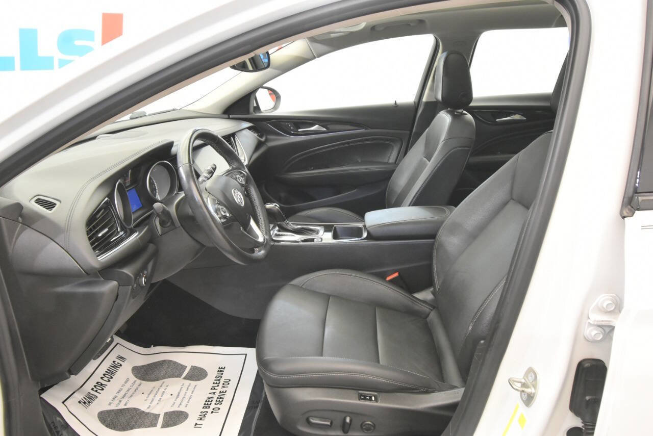 Used 2018 Buick Regal Essence w/ Driver Confidence Package #1 AWD/4WD image 13