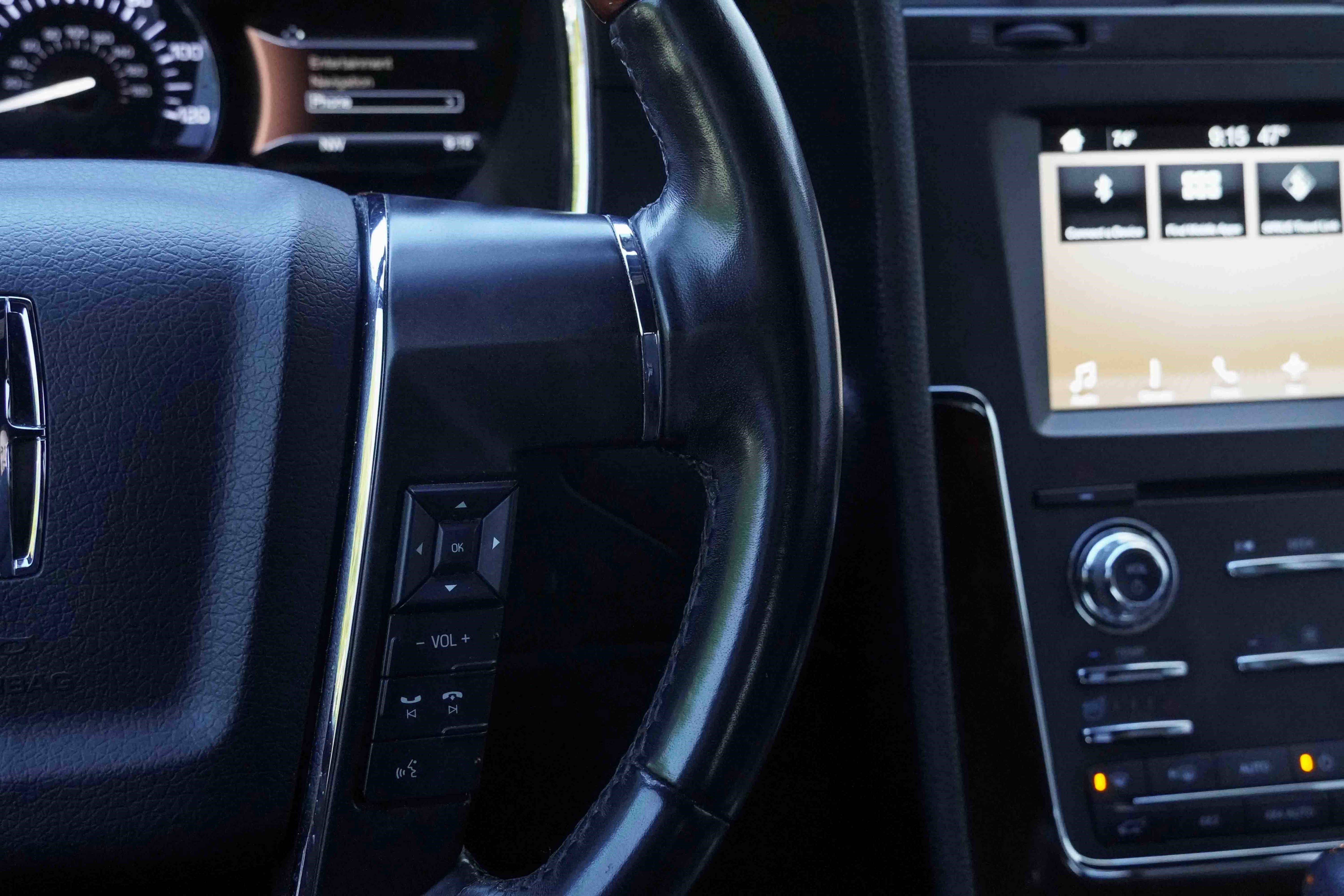 Used 2017 Lincoln Navigator Select image 22