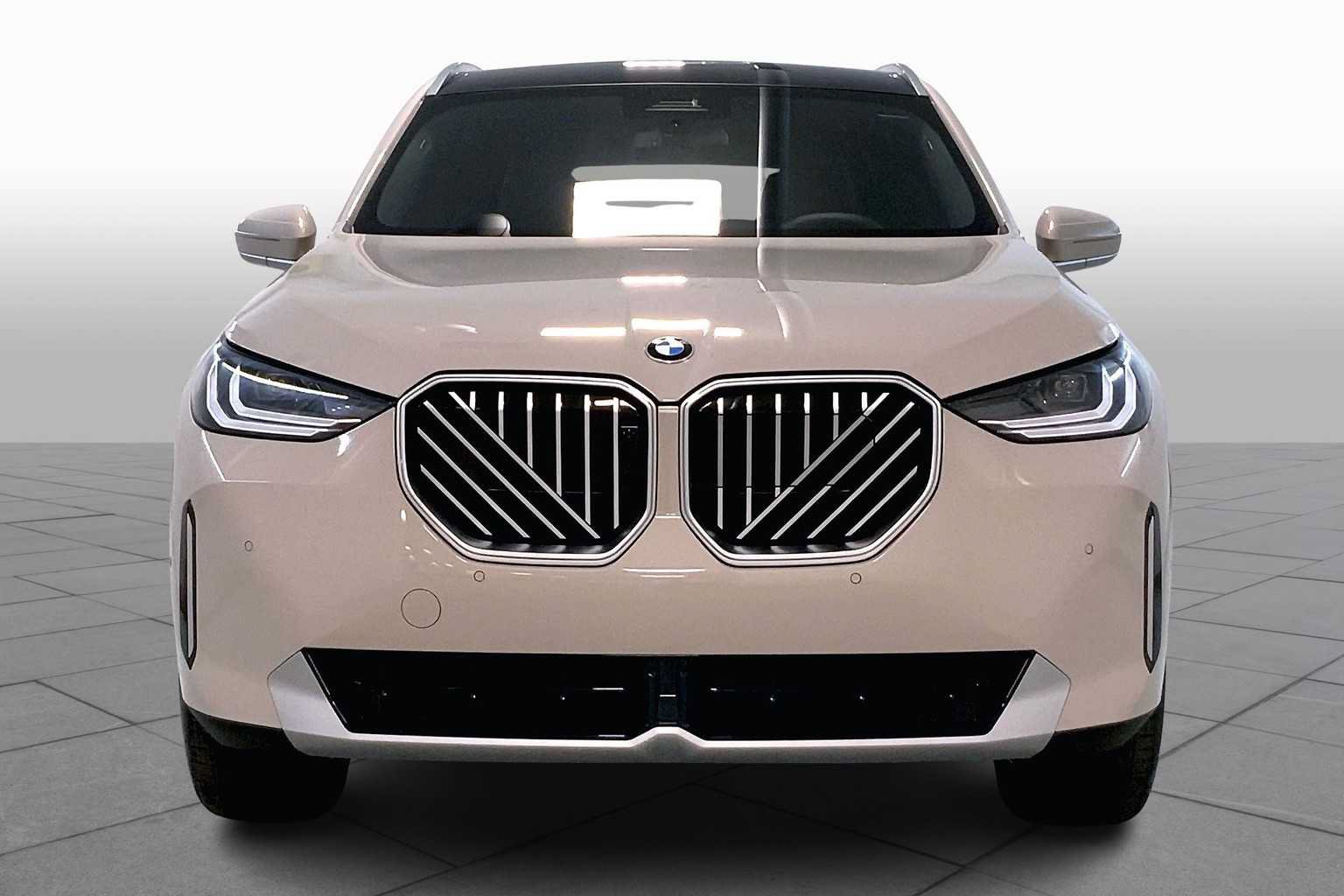 Used 2025 BMW X3 xDrive30i w/ Premium Package AWD/4WD image 3