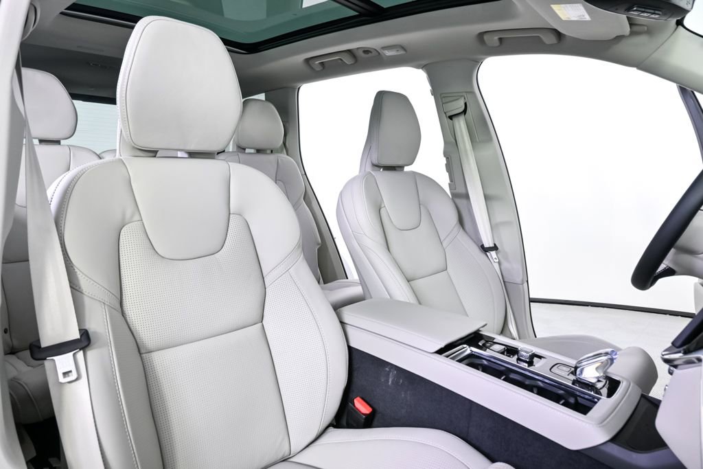 Used 2026 Volvo XC90 B6 Ultra w/ Protection Package AWD/4WD image 26
