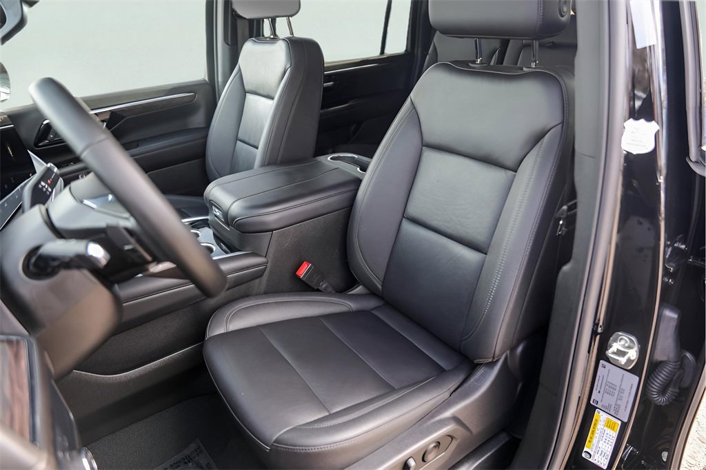 Used 2025 Chevrolet Suburban Z71 image 10