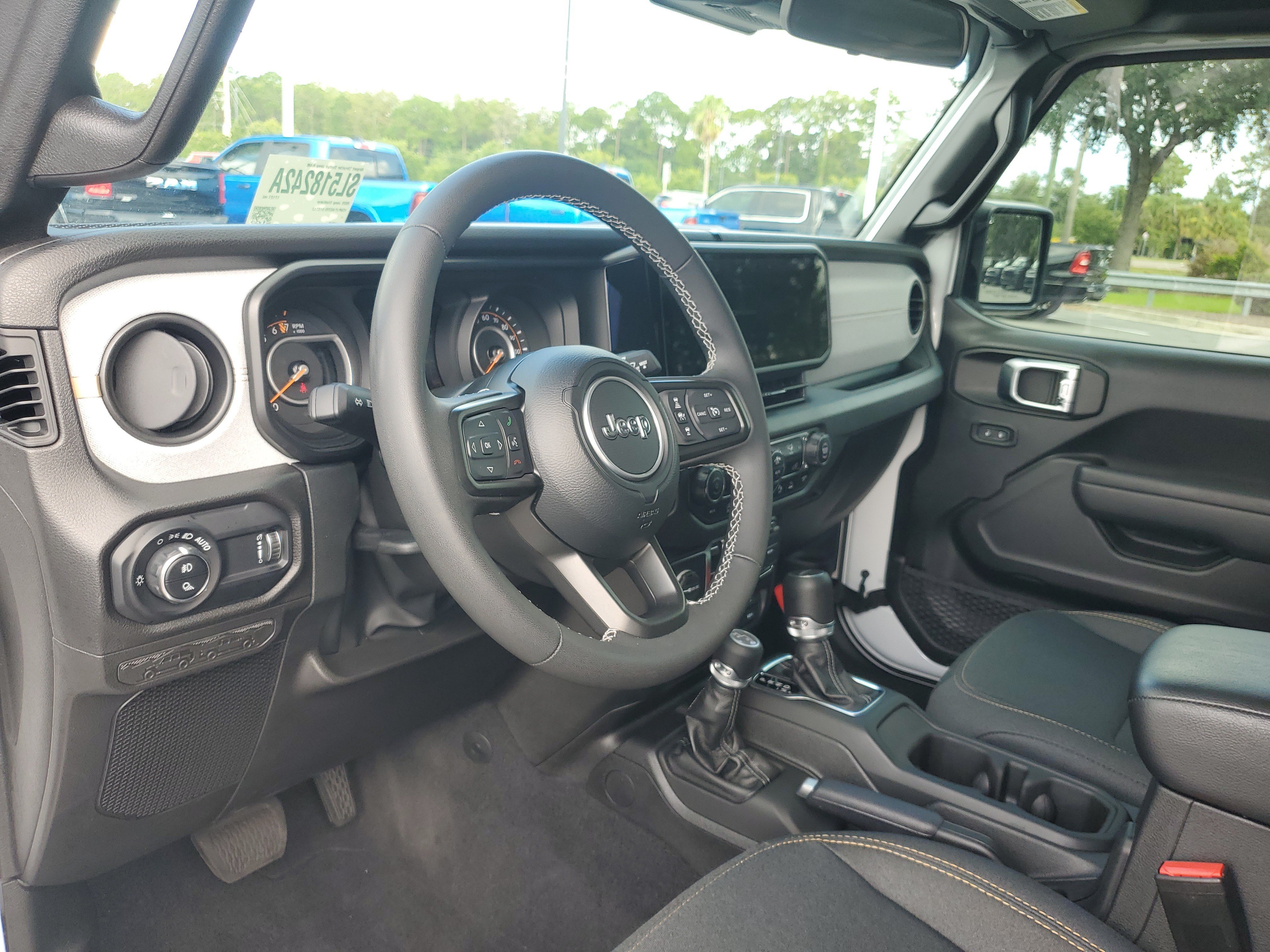 Used 2025 Jeep Gladiator Sport AWD/4WD image 13