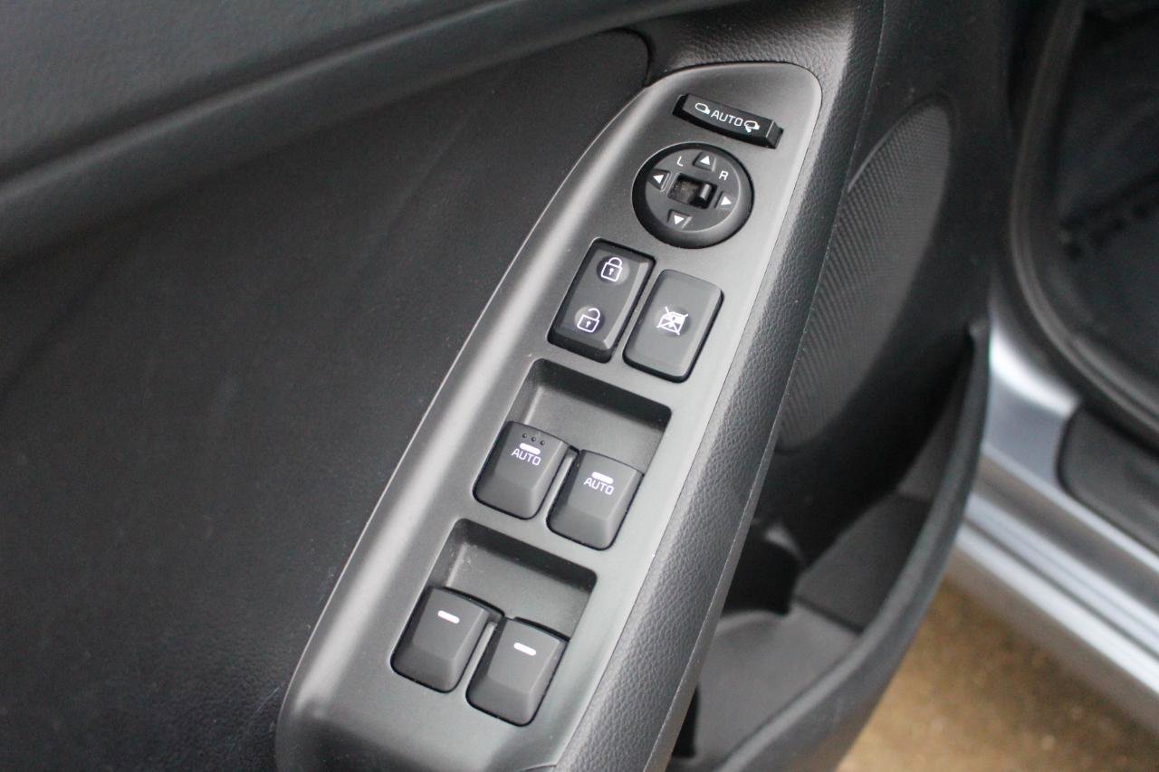 Used 2017 Kia Forte S w/ S Technology Package image 13