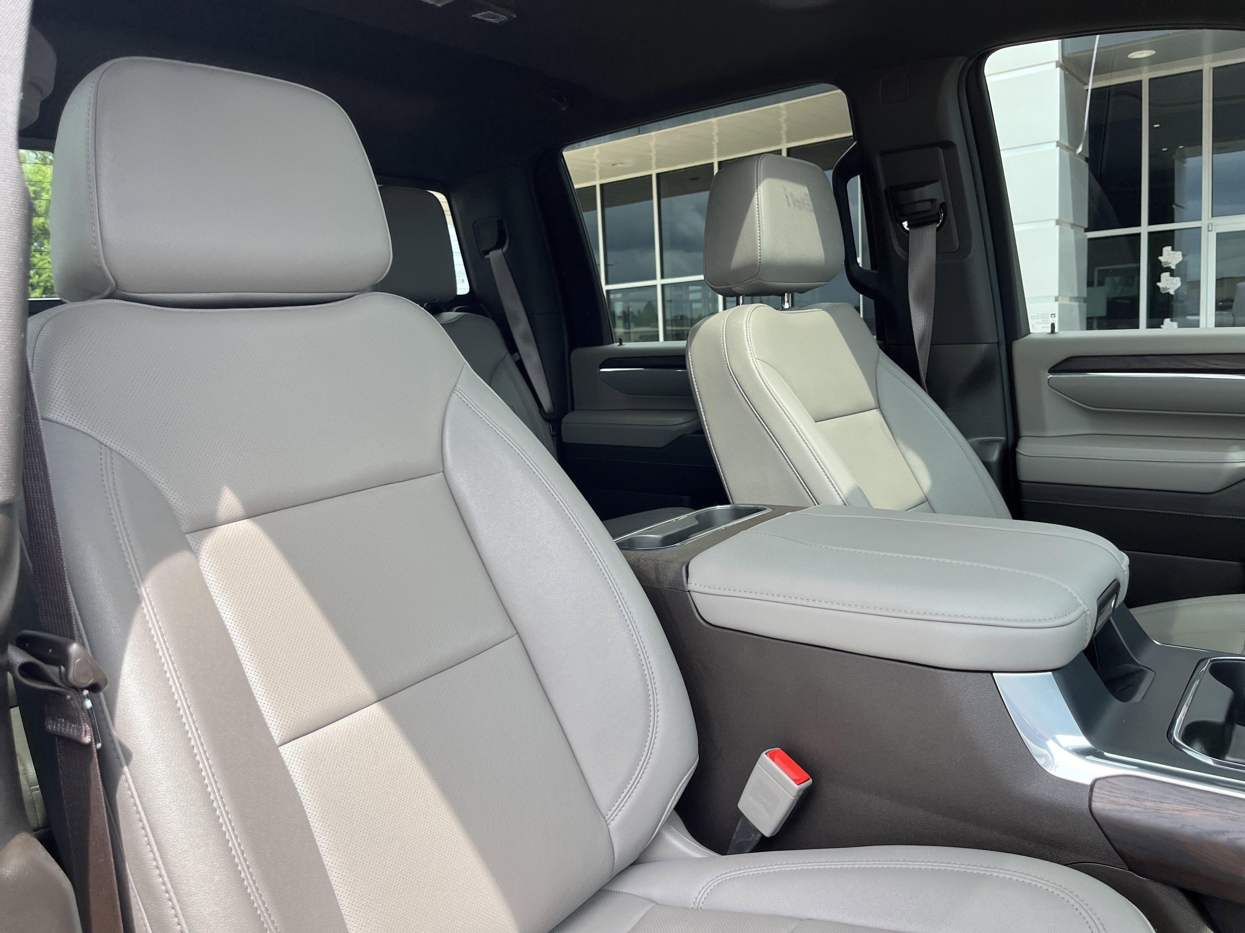 Used 2024 GMC Sierra 2500 SLT w/ SLT Premium Package image 18