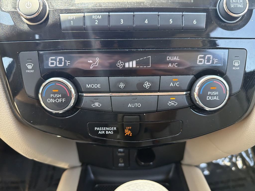 Used 2015 Nissan Rogue SV FWD image 16