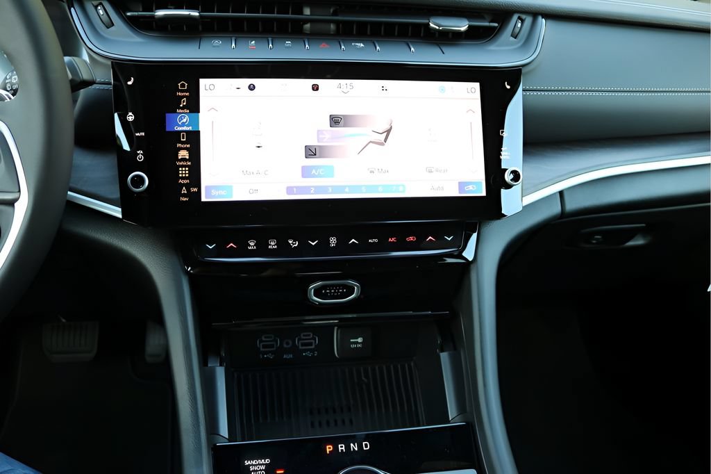 New 2027 Jeep Grand Cherokee Altitude AWD/4WD image 23