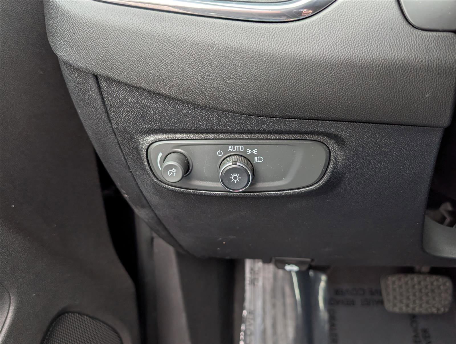 Used 2018 Chevrolet Equinox LS image 18