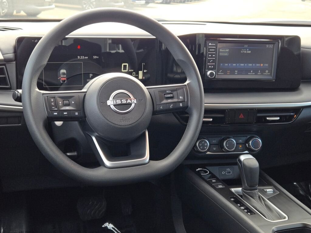 Used 2025 Nissan Kicks S image 16