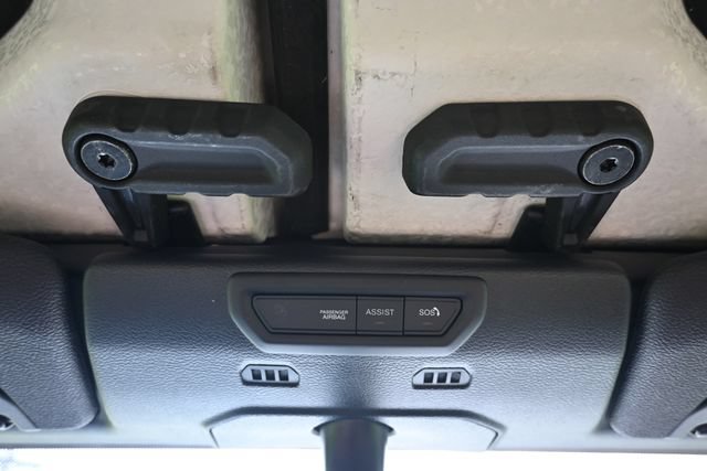 Used 2019 Jeep Wrangler Unlimited Sahara AWD/4WD image 35