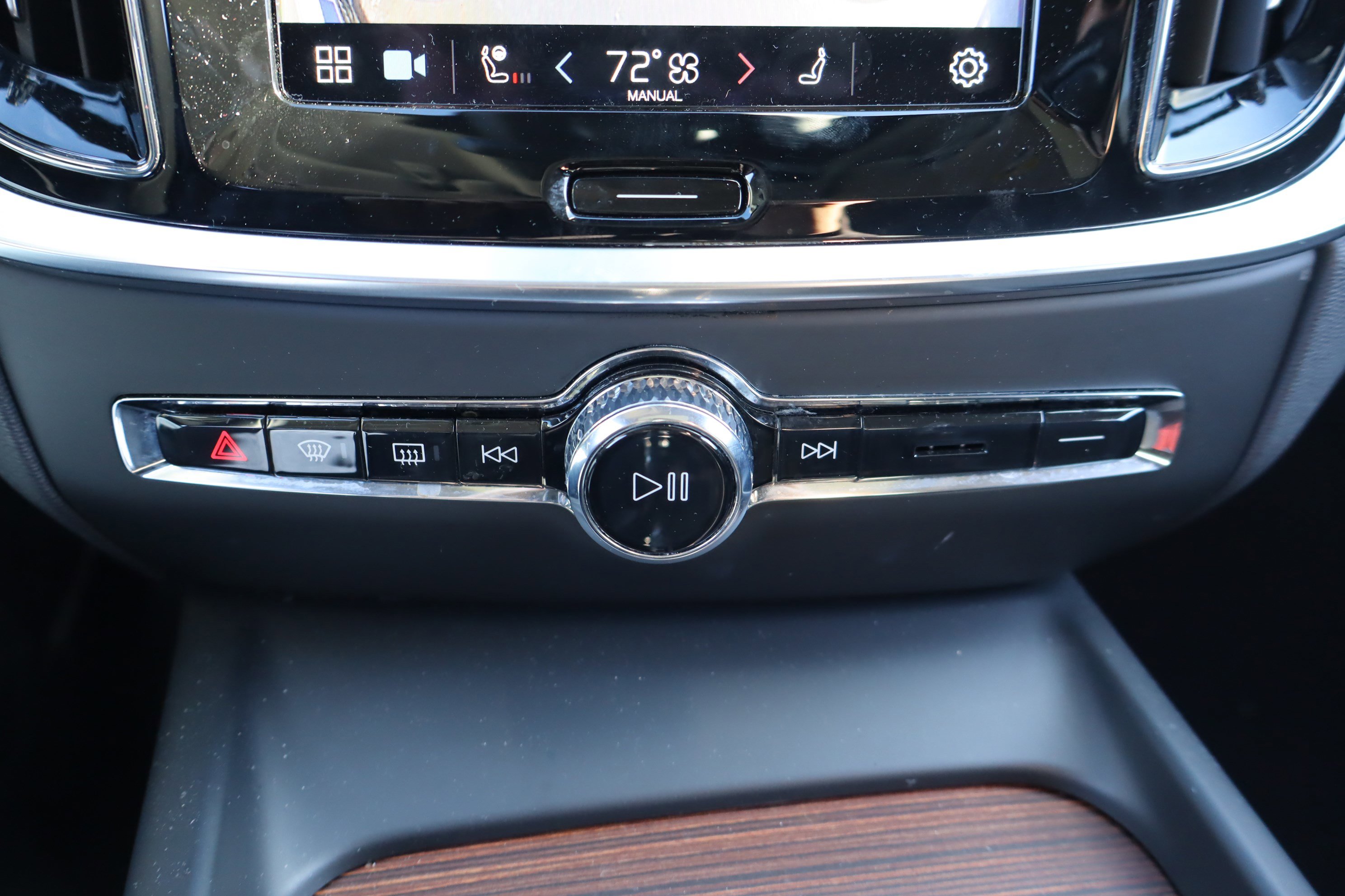 Used 2025 Volvo V60 B5 Cross Country Plus image 27