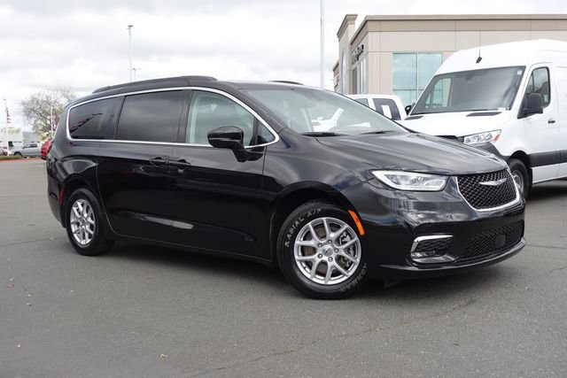 Used 2022 Chrysler Pacifica Touring-L image 6