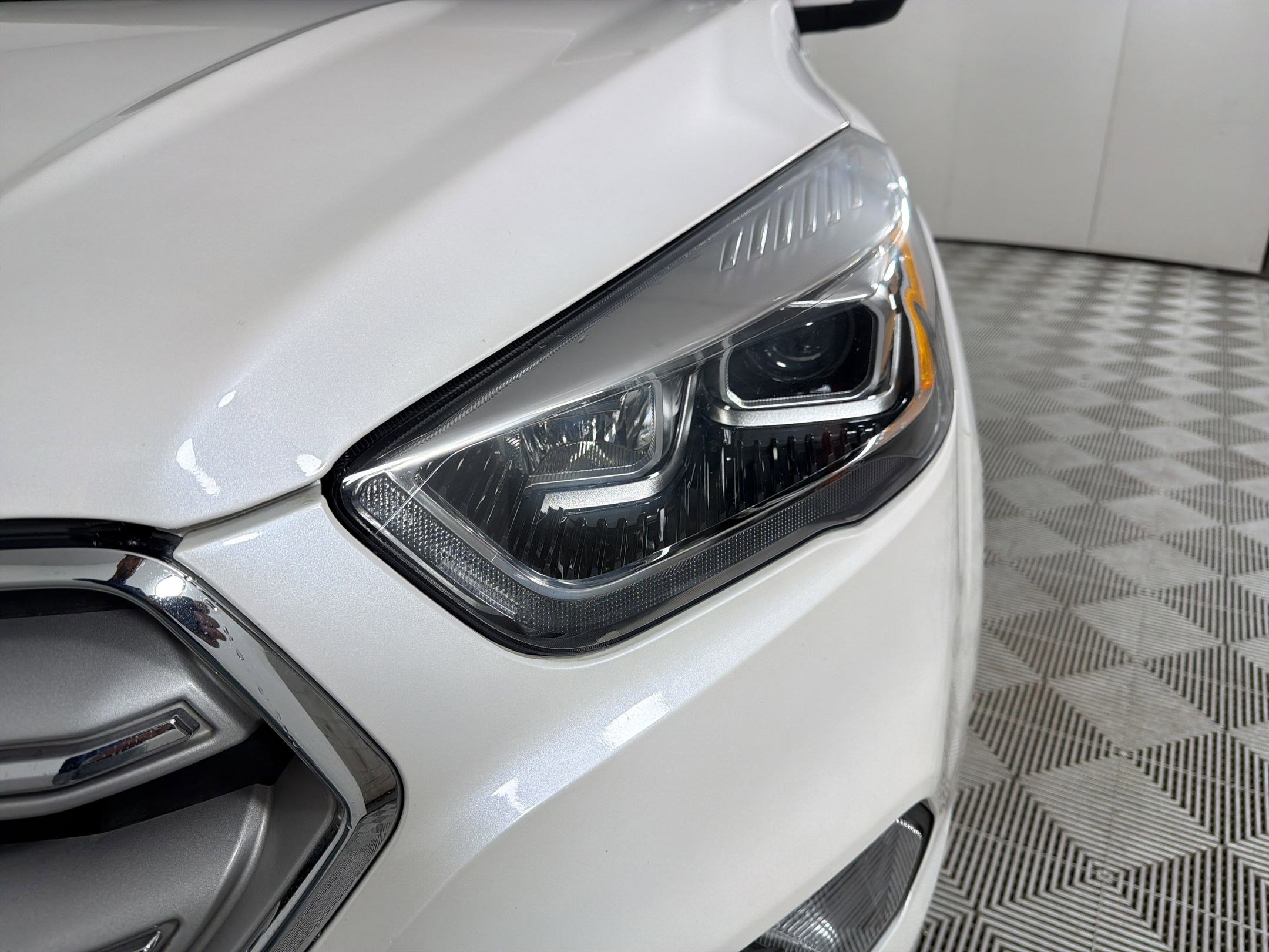 Used 2019 Ford Escape Titanium image 11