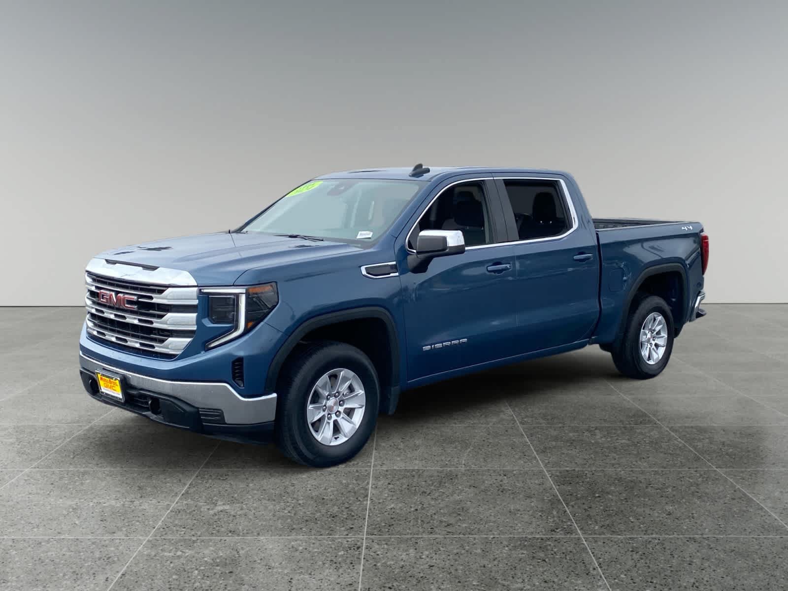 Used 2024 GMC Sierra 1500 SLE AWD/4WD image 1