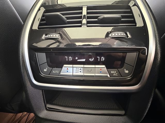 Used 2024 BMW X7 xDrive40i w/ Premium Package image 39