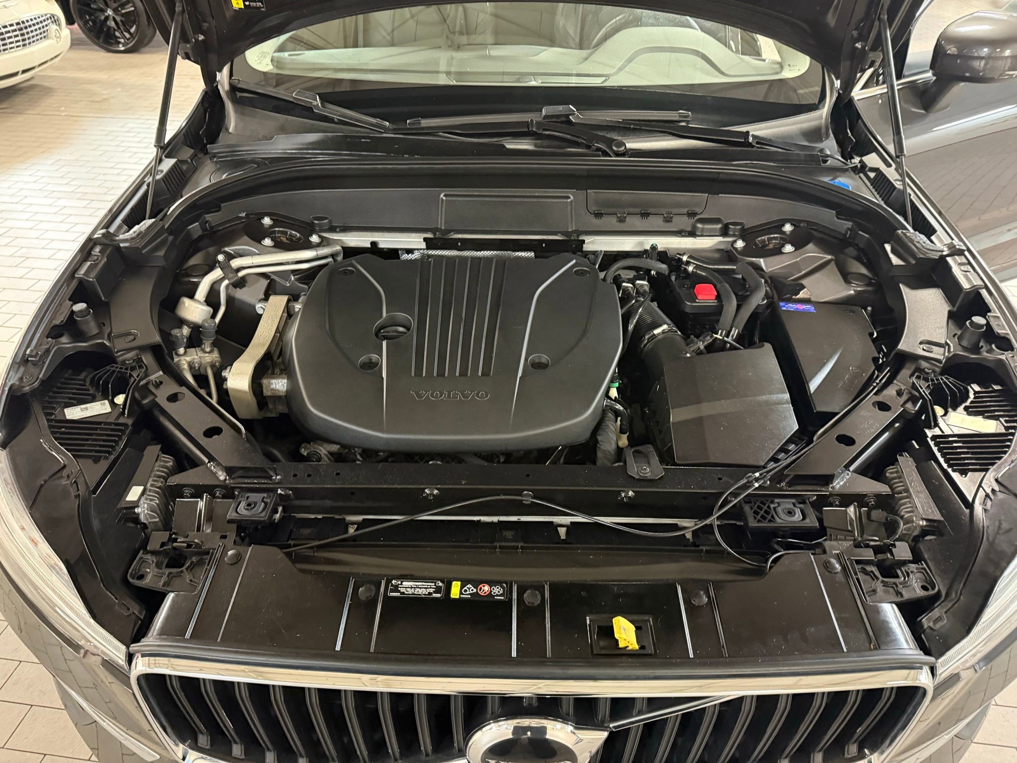 Used 2022 Volvo XC60 B5 Momentum w/ Climate Package image 14