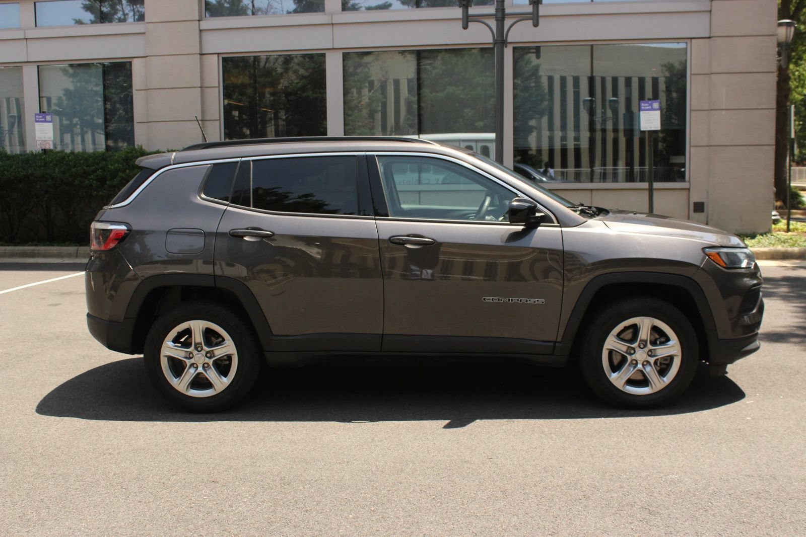 Used 2024 Jeep Compass Latitude AWD/4WD image 6