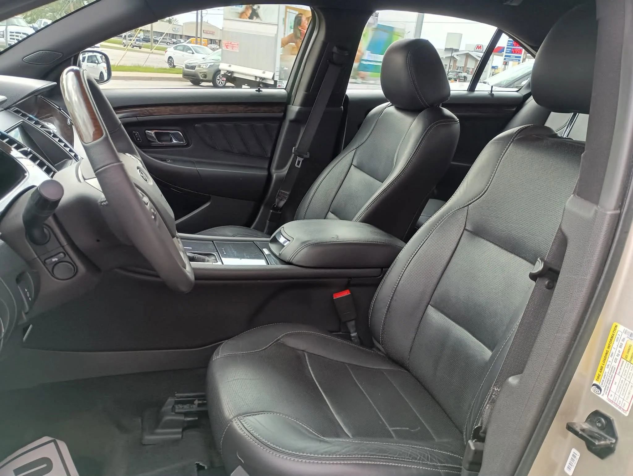Used 2018 Ford Taurus Limited FWD image 7