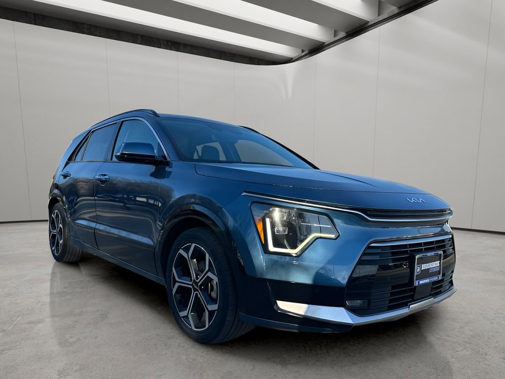 Used 2023 Kia Niro SX Touring image 7