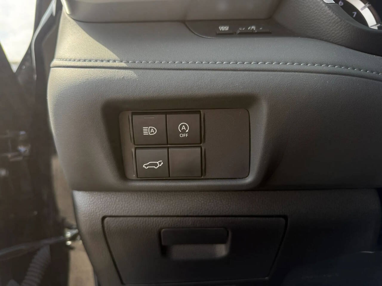 Used 2024 Toyota Highlander XLE AWD/4WD image 30